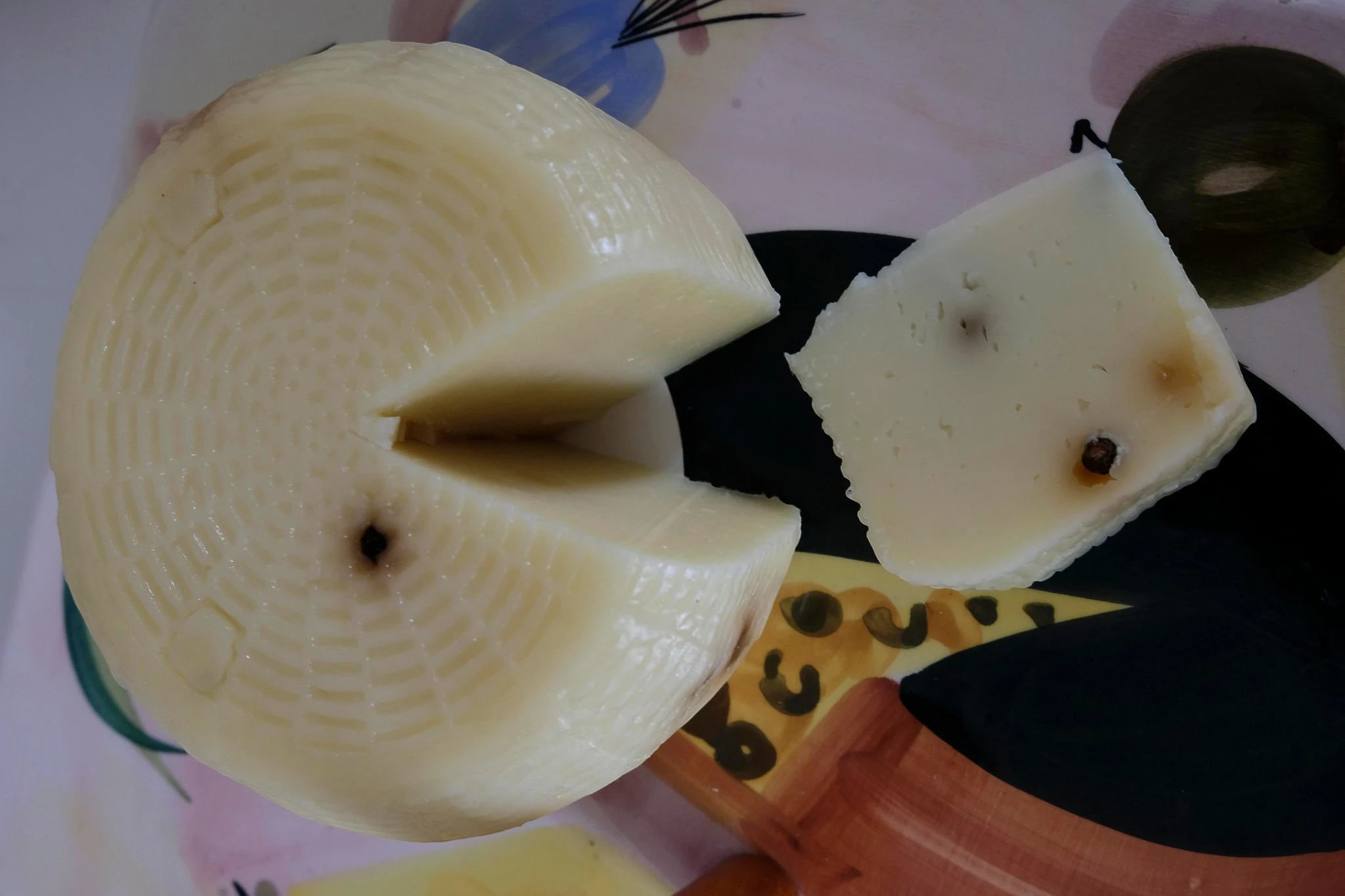 Pecorino Sicilien, artisanal au poivre noir, premier affinage – Image 8