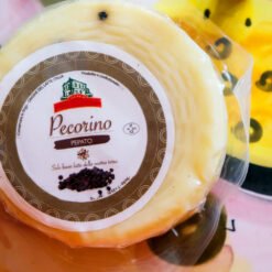 Alternative view of Pecorino Sicilien, artisanal au poivre noir, premier affinage