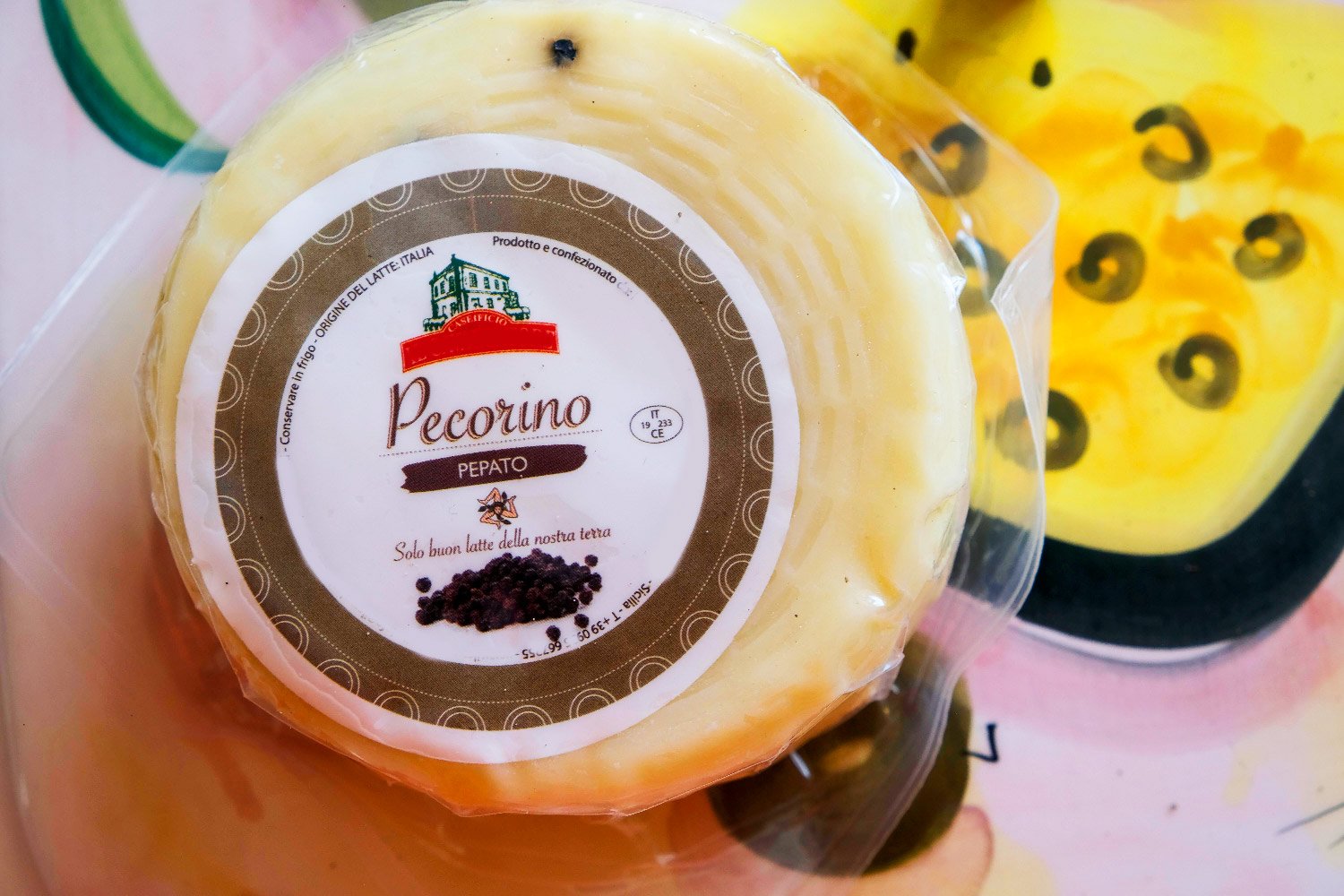 Pecorino Sicilien, artisanal au poivre noir, premier affinage – Image 2
