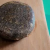 Pecorino artisanal, Sicilien recouvert de poivre noir, premier affinage – Image 5