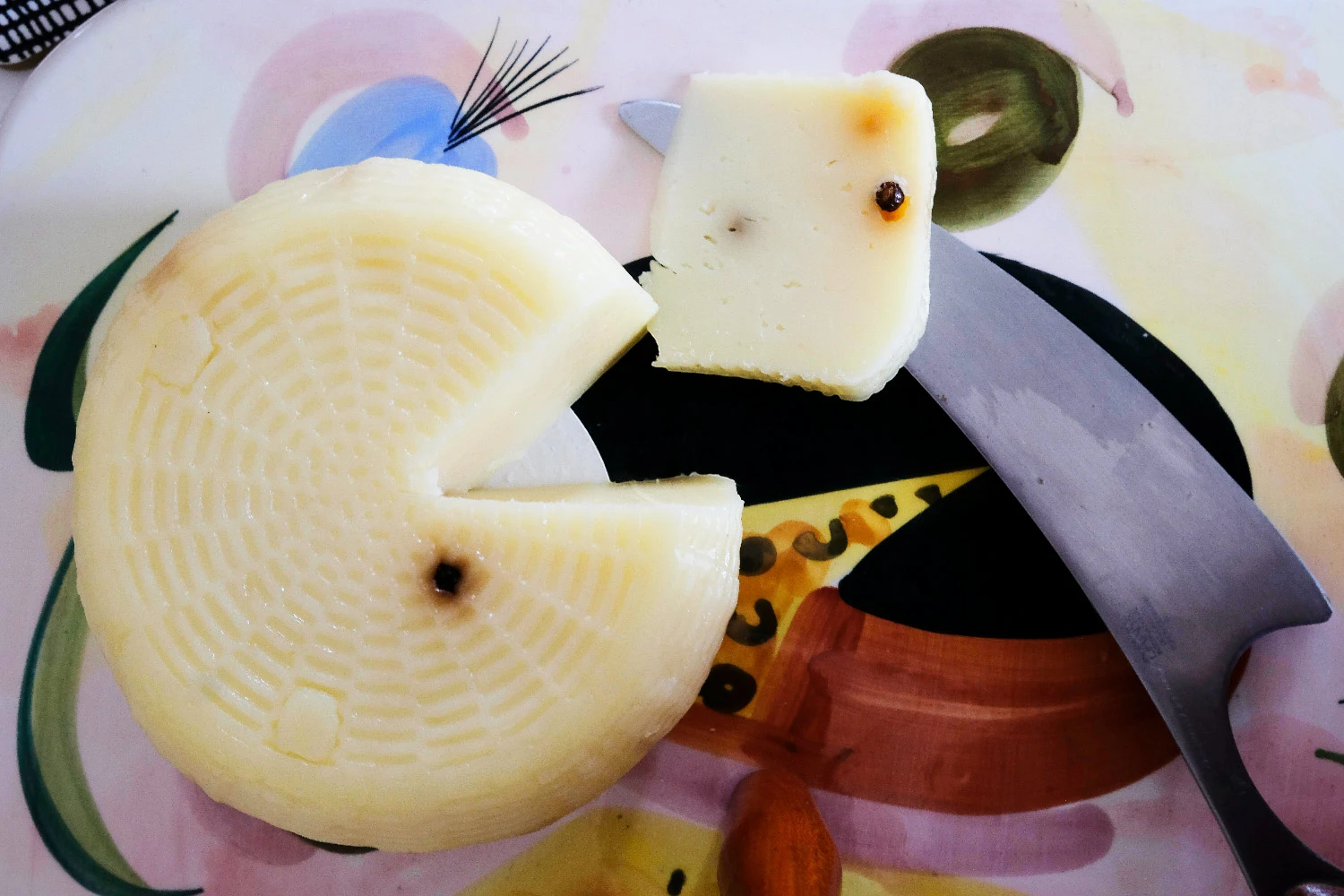 Pecorino Sicilien, artisanal au poivre noir, premier affinage – Image 6